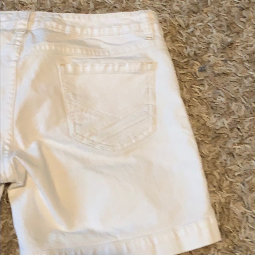 Shorts - Picture 3 of 5